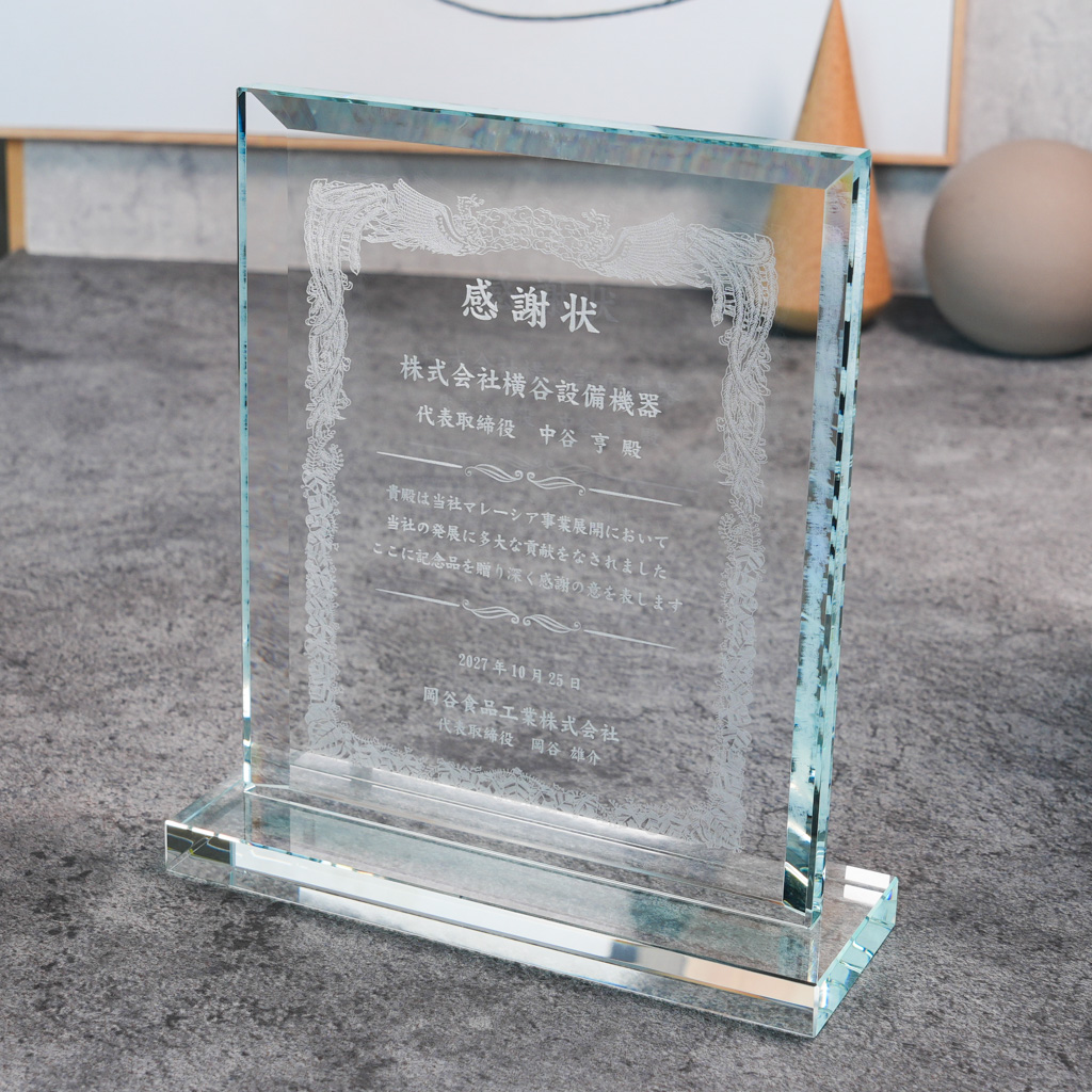 寄せ書きにもおすすめのグランデ ホワイトガラス盾