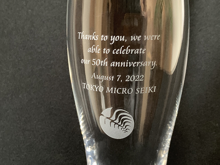 自社50周年の記念に感謝の言葉入れたロゴ入り記念グラス