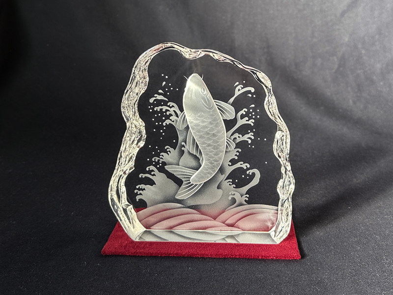 社長就任のお祝いに縁起物の鯉のオブジェ