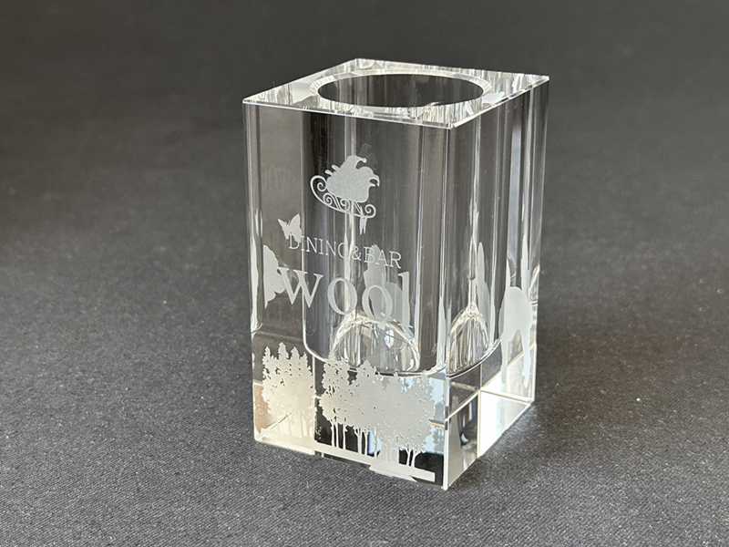 開店のお祝いにクリスタルペン立て